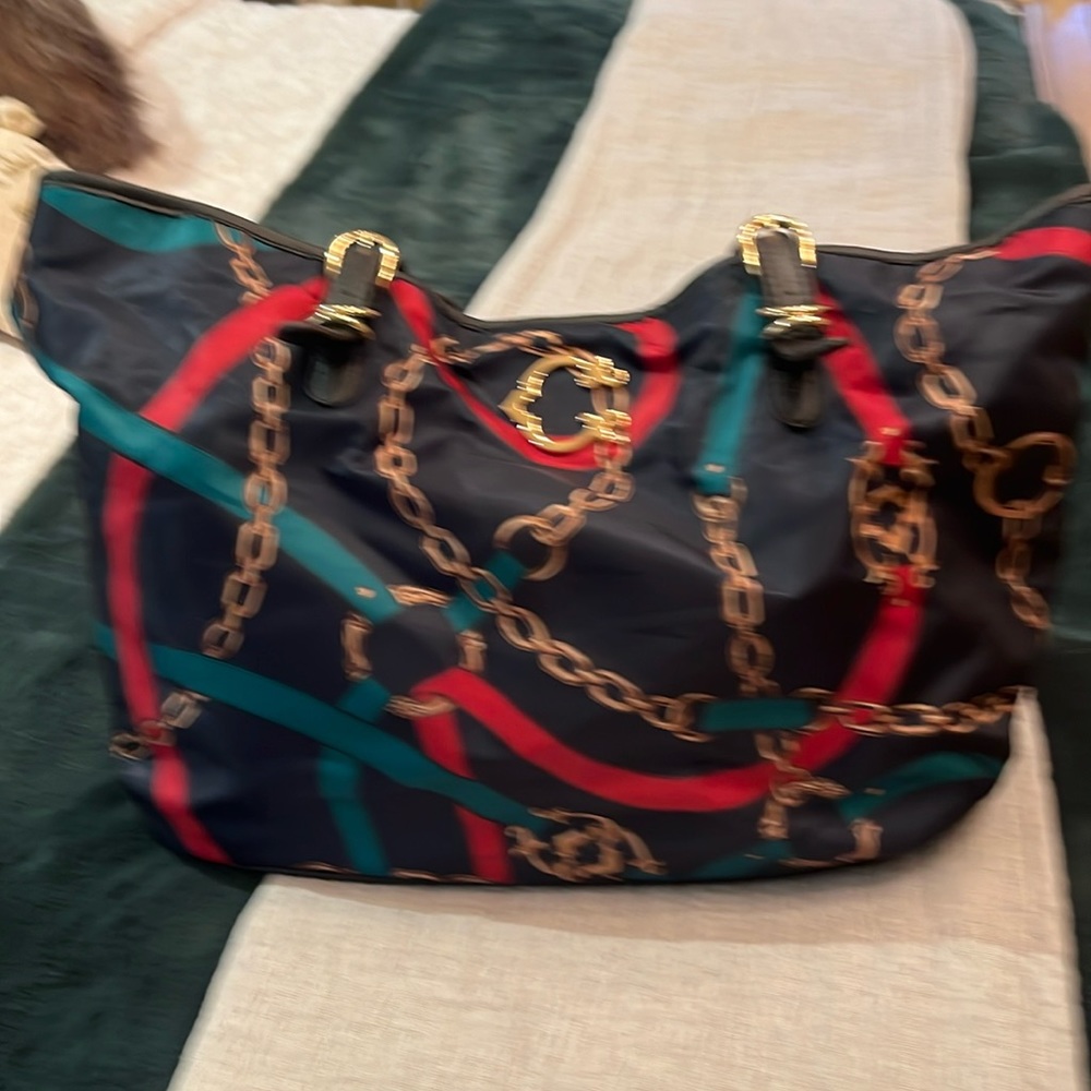 From Italy w love. This beautiful pocketbook from Italy. Very unique design.